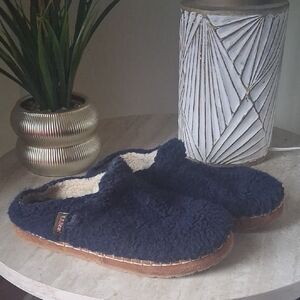 L.L. Bean Women's Navy Blue Fleece Slippers